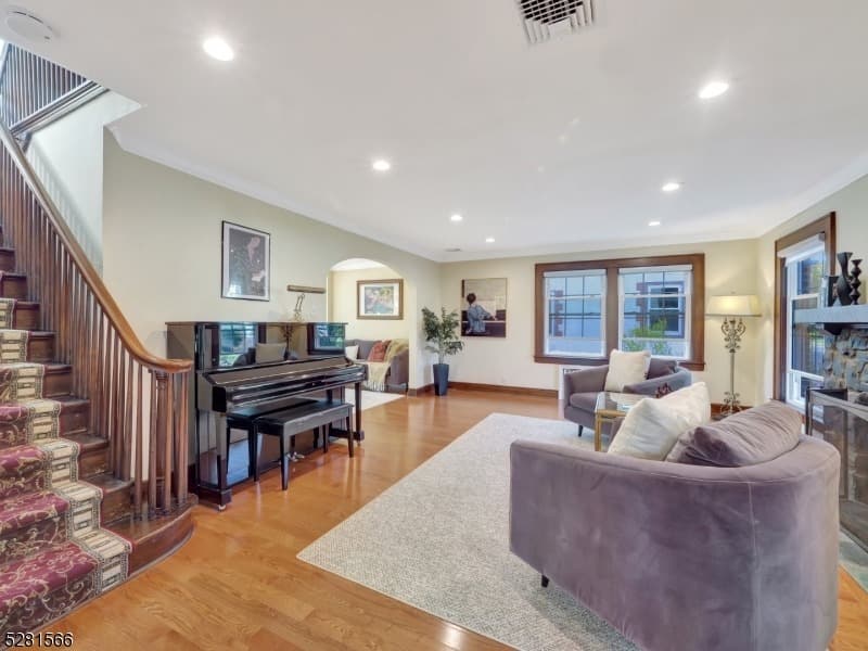 920 Ridgewood Rd, Millburn, NJ